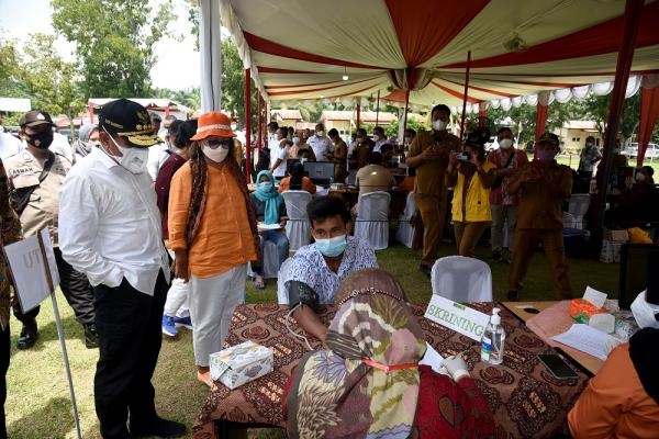 Gubernur Edy Rahmayadi Tinjau Pelaksanaan Vaksinasi di Kawasan Perkebunan Langkat